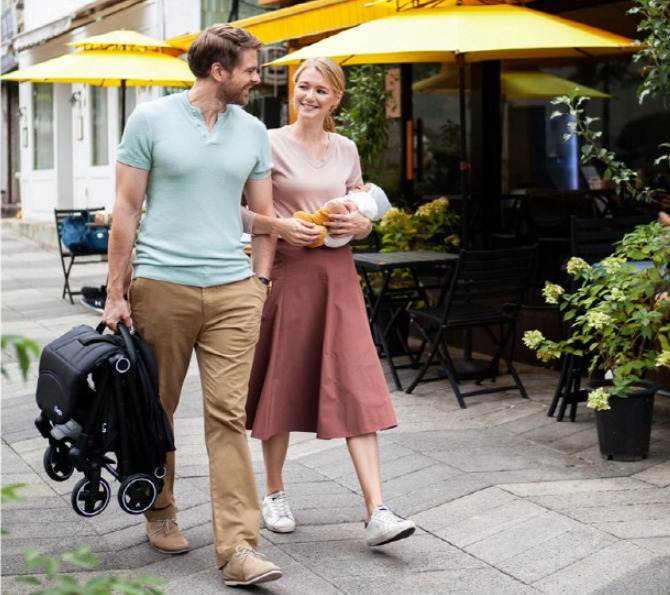 피에고가 만든 오토폴딩의 정석, 외출이 가벼워지는 휴대용 유모차