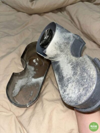 침구청소기 청소 후 먼지통상태